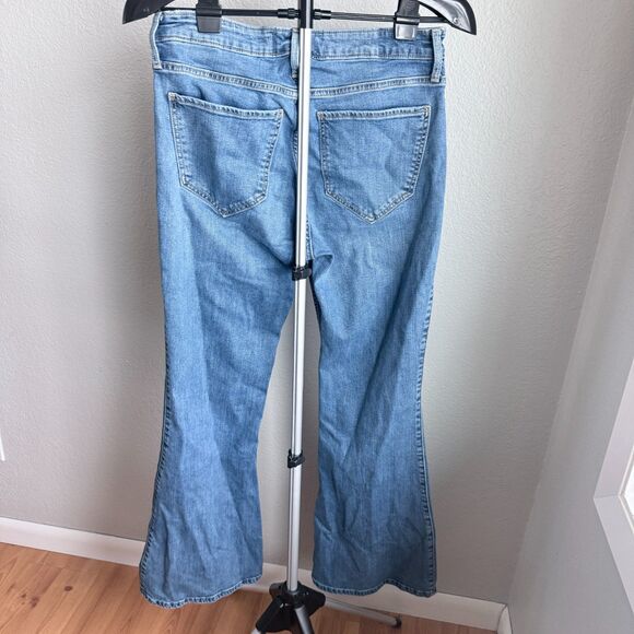 Abercrombie and Fitch The Flare Ultra High Rise Medium Wash Womens Jeans 10/31R - Picture 2 of 4